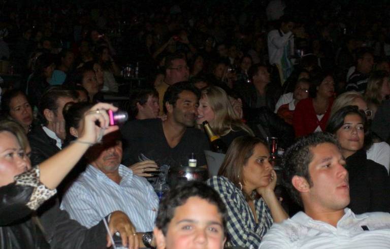 Luciano Szafir namora em show do RPM