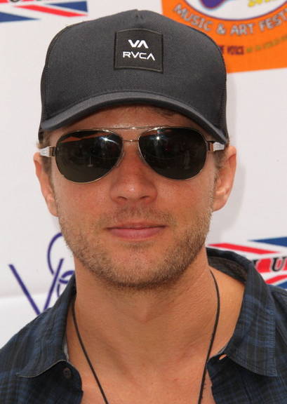 Ryan Phillipe curte evento infantil