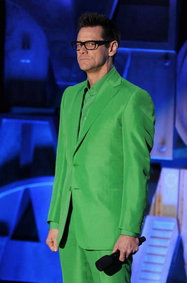 Jim Carrey reproduz figurino do Charada