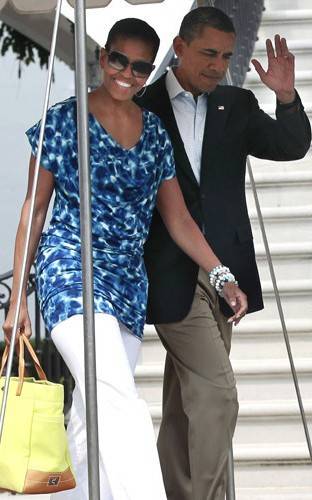 Michelle Obama usa blusa de US$ 29,99