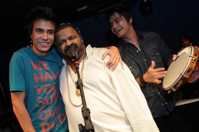 Restart canta com Arlindo Cruz