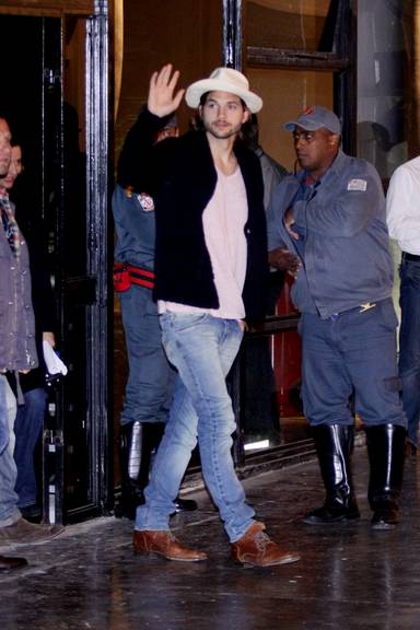 Ashton Kutcher já está na Bienal em SP
