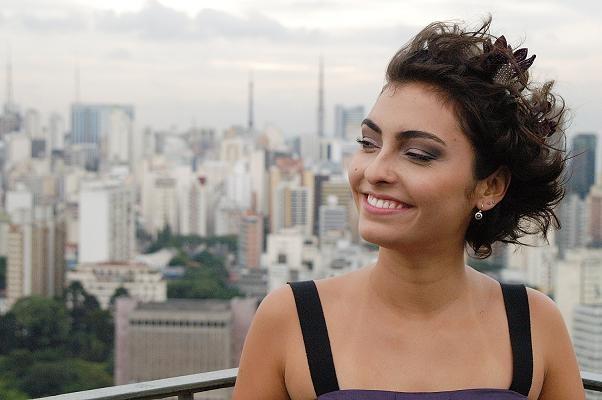 A cantora Bruna Caram conta: ‘Gosto de cabelo armado’