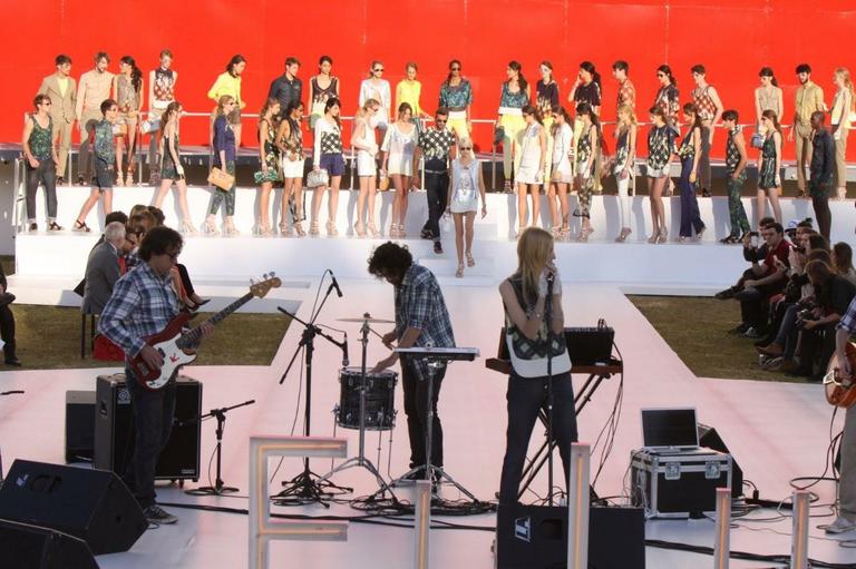 Nelson Alvarenga: realizado com desfile