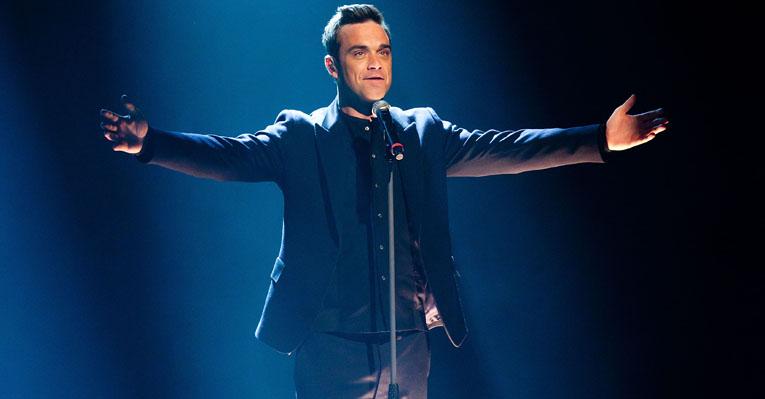 Robbie Williams tenta animar Joss Stone