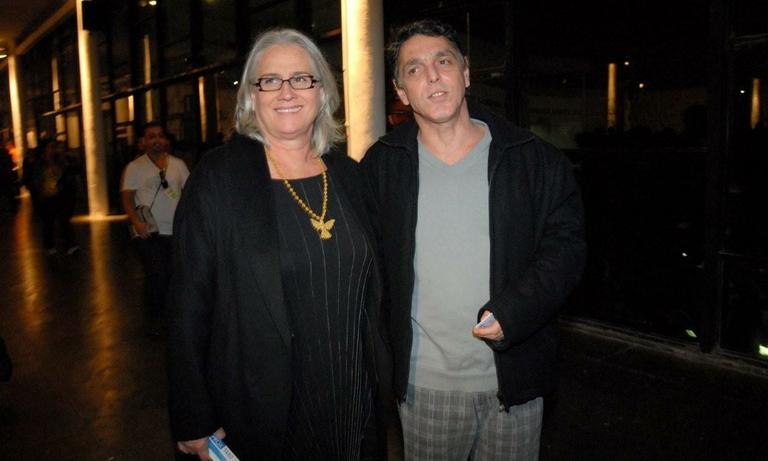 Vera Holtz: ‘Visto tudo que seja largo e preto’