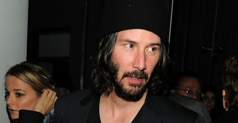 Keanu Reeves lança livro de poesia melancólica