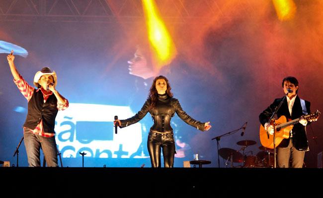 Paula Fernandes, Xororó e Chitãozinho no palco
