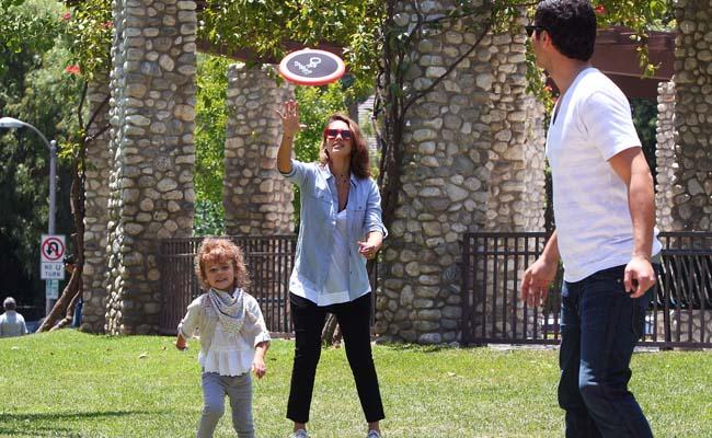 Jessica Alba: dia no parque com a família