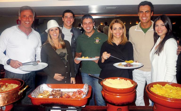 Vips saboreiam feijoada em SP