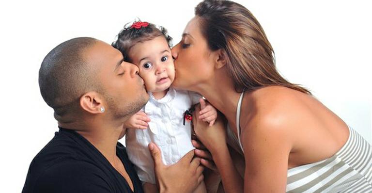 Scheila Carvalho celebra 1º ano da filha
