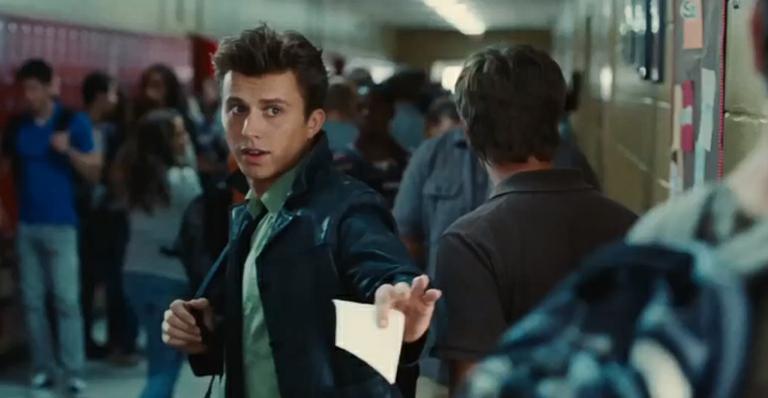Remake de ‘Footloose’ ganha trailer
