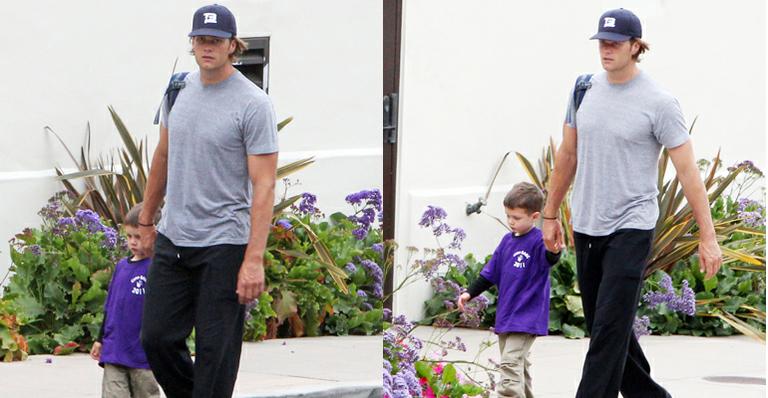 Marido de Gisele passeia com primogênito