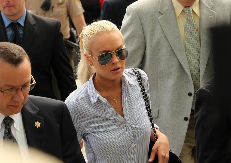 Lindsay Lohan comparece em tribunal de justiça
