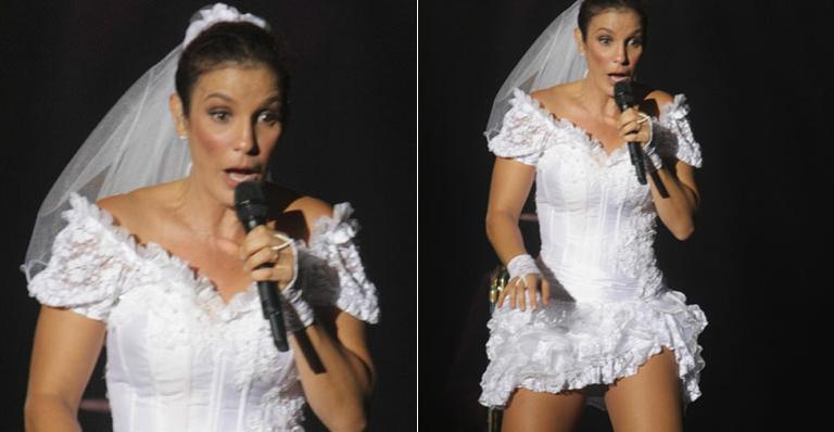 Ivete Sangalo se veste de noiva em arraial