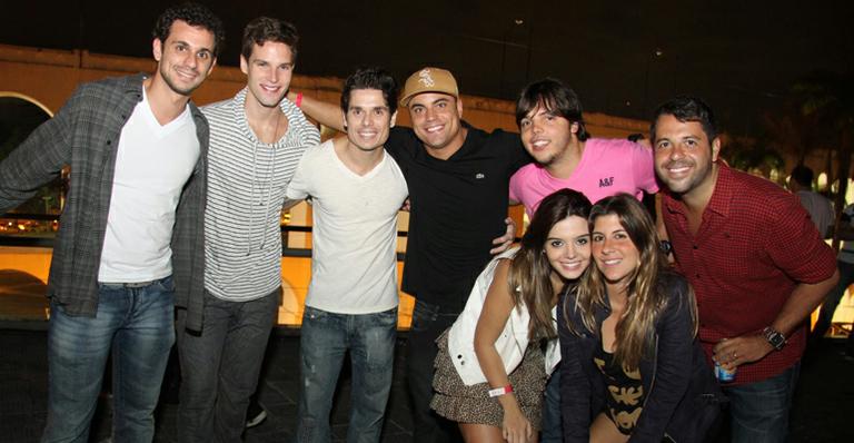 Faro e Giovanna curtem show de Thiago Martins