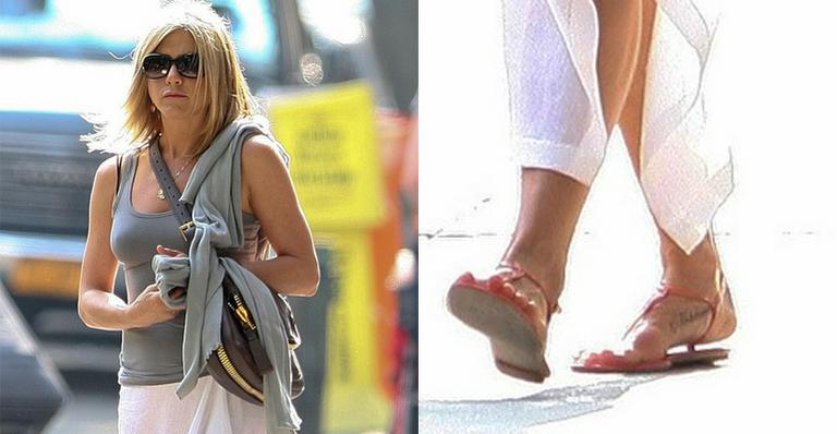 Jennifer Aniston tatua nome do seu cachorro