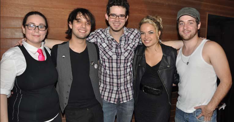 A Rebelde Lua Blanco canta com ex-banda