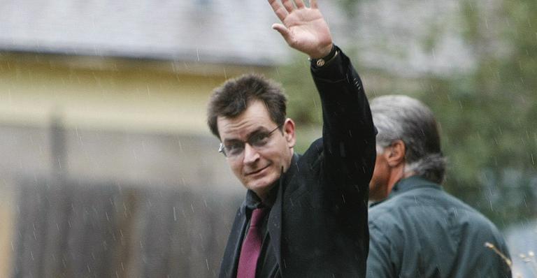 Charlie Sheen terá morte trágica em seriado