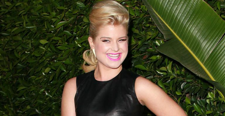 Kelly Osbourne quebra o pé