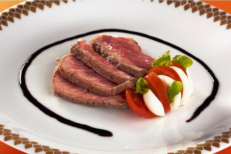 Cozinha Rápida: com tomate e mozarela de búfala