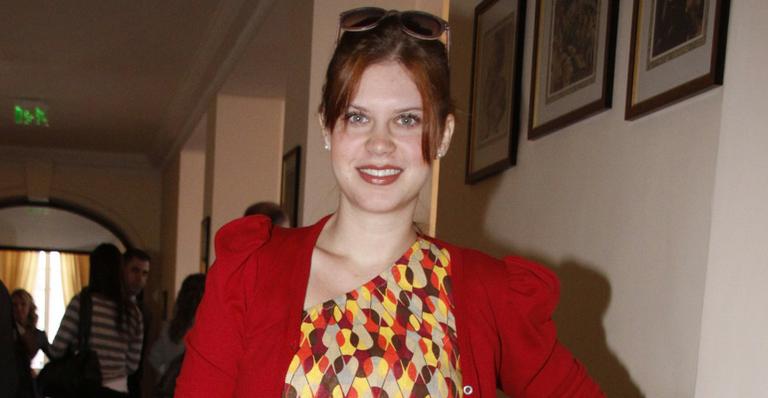 A mamãe Carolinie Figueiredo: ‘Adoro amamentar!’