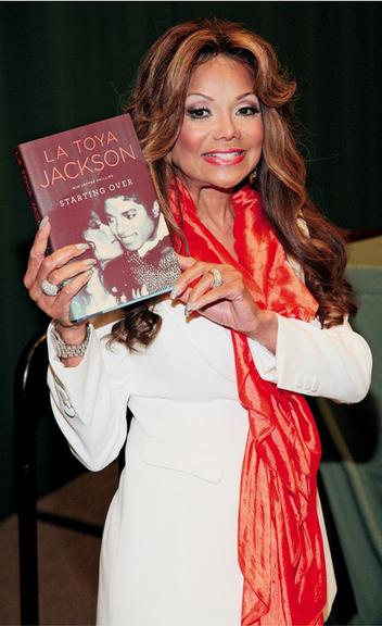 La Toya lança livro em NY