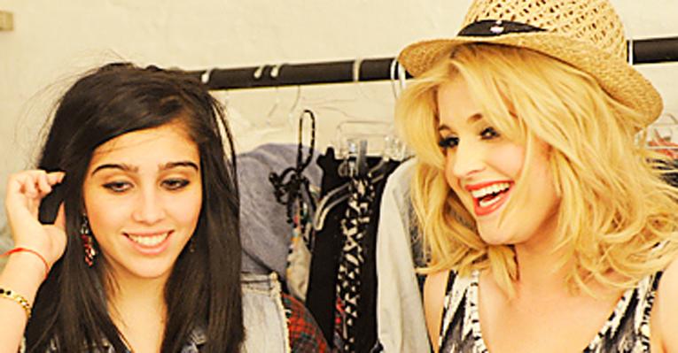 Lourdes e Kelly estreitam laços em ensaio