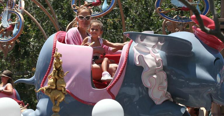 Jennifer Lopez leva os filhos à Disney