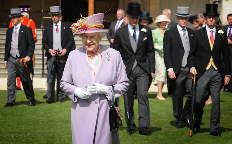 Rainha Elizabeth em festa no Jardim Real