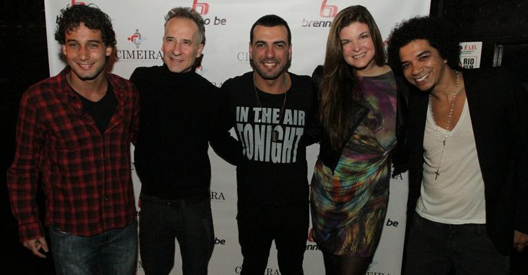Famosos dividem o palco com Brenno Be