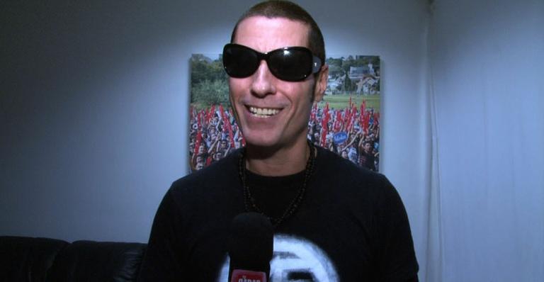 Dinho elege Isabeli a ‘modelo do rock’