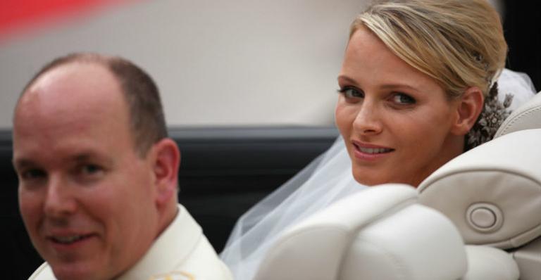 Casal real de Mônaco cumpre tradição