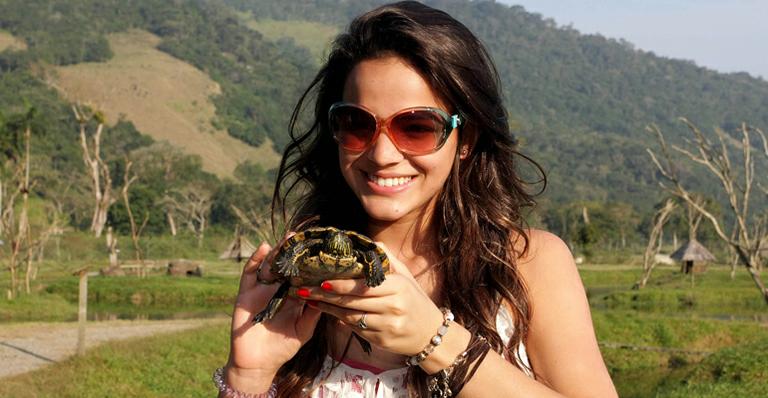 Bruna Marquezine se diverte em safári