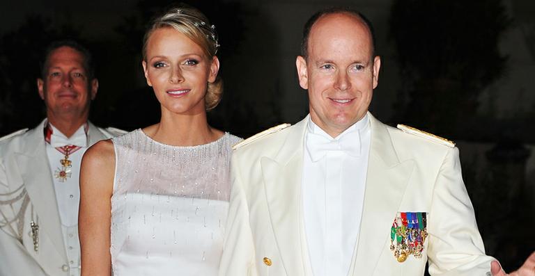 Albert II e Charlene chegam a jantar