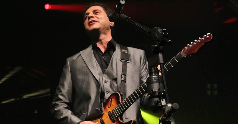 Frejat estreia show em São Paulo