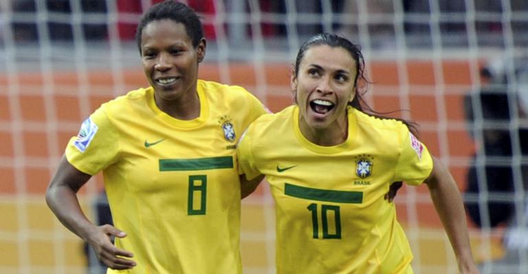 Marta joga bem, mas Brasil é eliminado