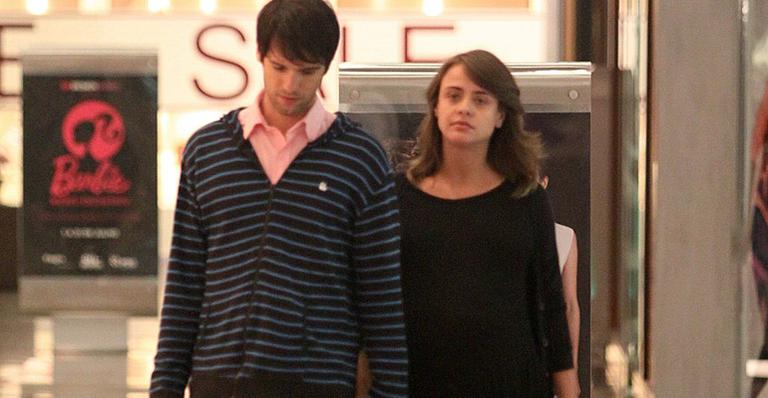 Juliana Silveira faz compras para seu bebê