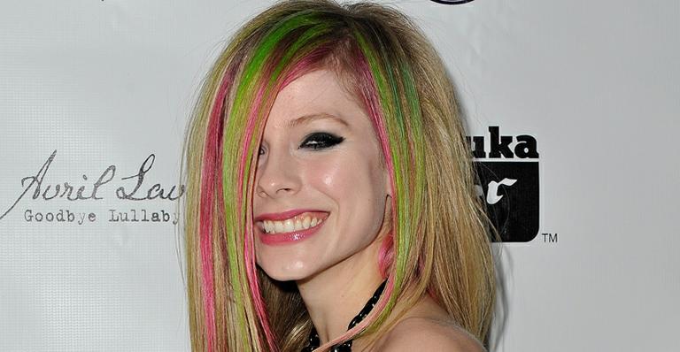 Avril: lisonjeada com tatuagens de fãs