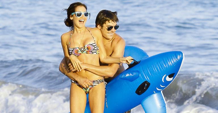 Efron parabeniza a colega Ashley Tisdale
