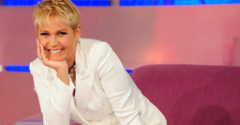 Xuxa vai ao treino de vôlei de Sasha