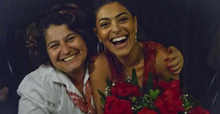 Ju Paes: flores em último dia de gravações