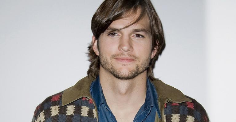 Ashton Kutcher se lembra de funk brasileiro