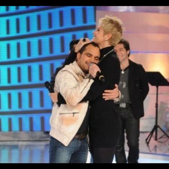 No Twitter, Luciano declara amor à Xuxa