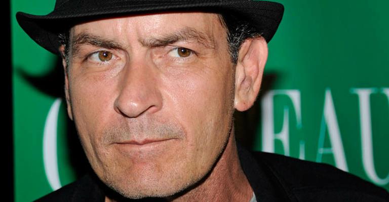 Charlie Sheen vai concorrer com sua ex-série