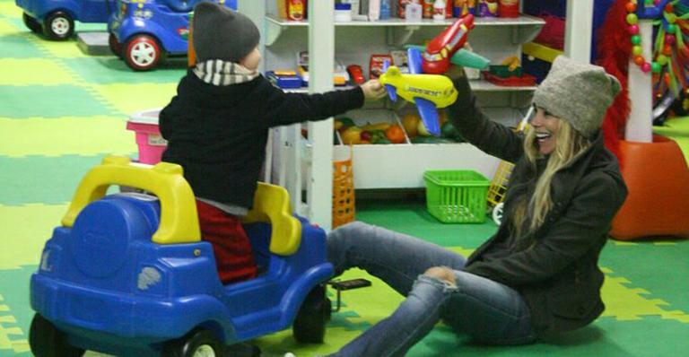 Dani Winits: brincadeiras com Noah