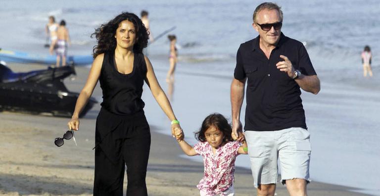 A família feliz de Salma Hayek e Pinault