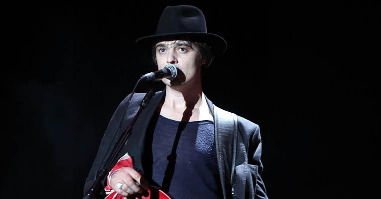 Pete Doherty deixa prisão na Inglaterra