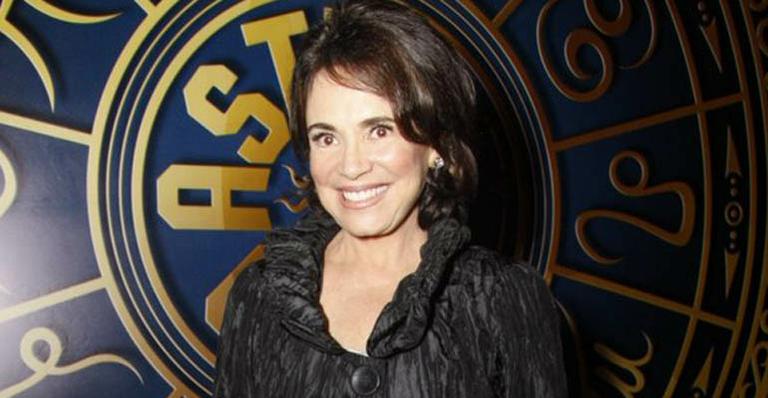 Famosos se reúnem em festa de ‘O Astro’