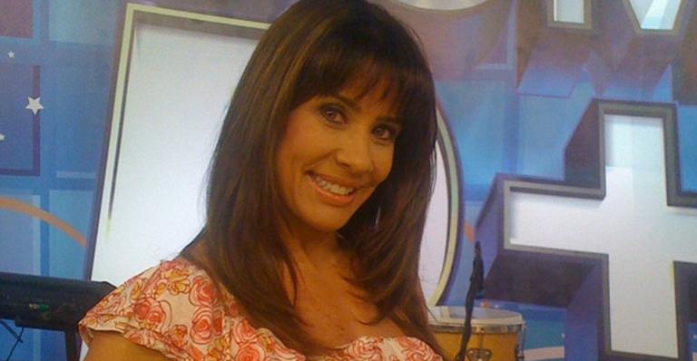 Scheila Carvalho adere à moda das franjas